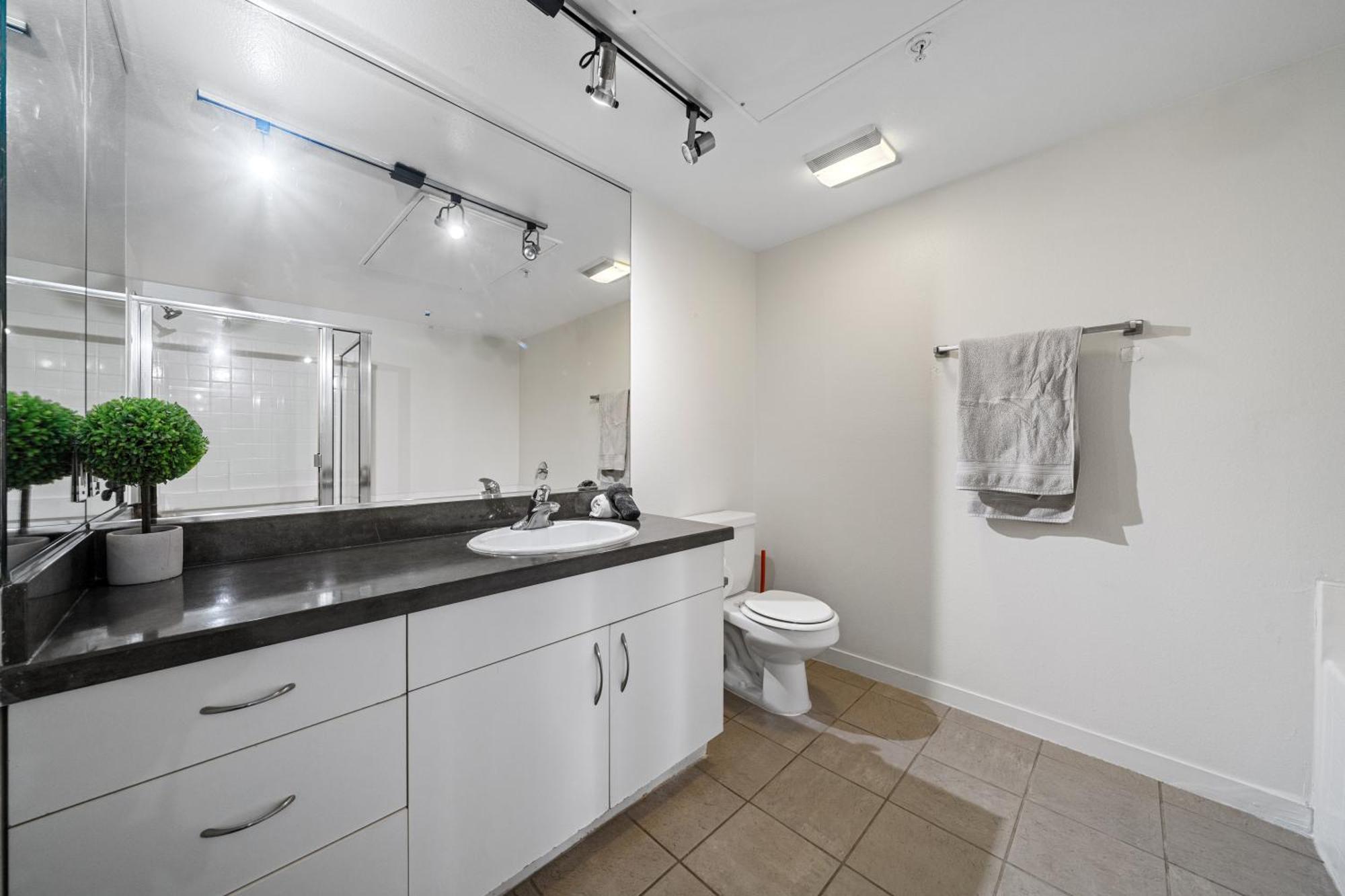 Location Walk To The Chic Condo! Apartamento